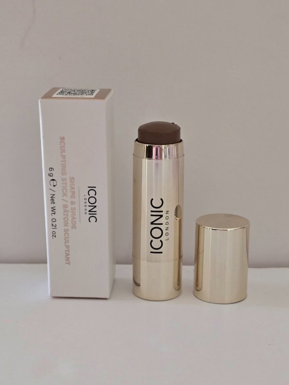 Iconic London Shape & Shade Sculpting Stick in Curve
